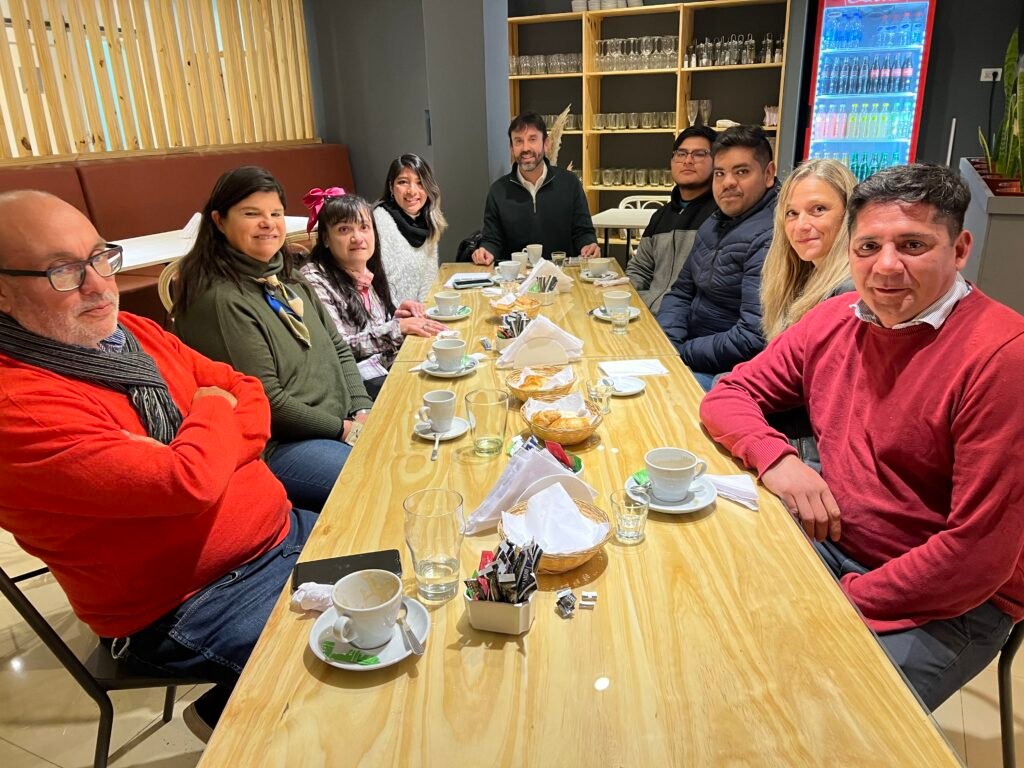 Felipe Alvarez en Chilecito con estudiantes becados